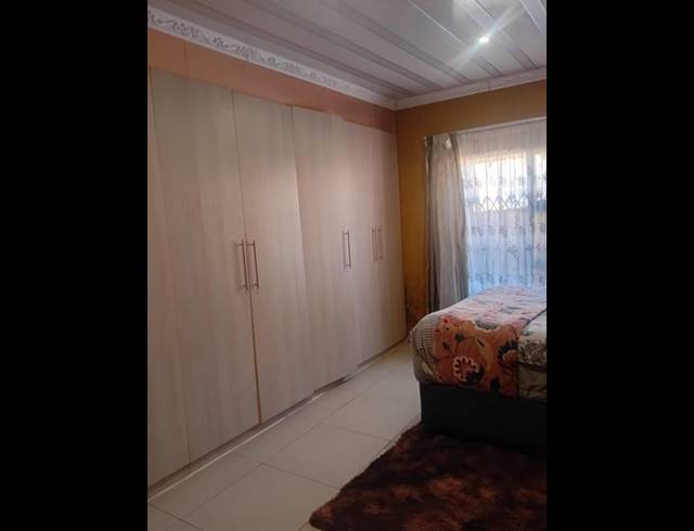 4 BEDROOM HOUSE FOR SALE IN GELUKSDAL